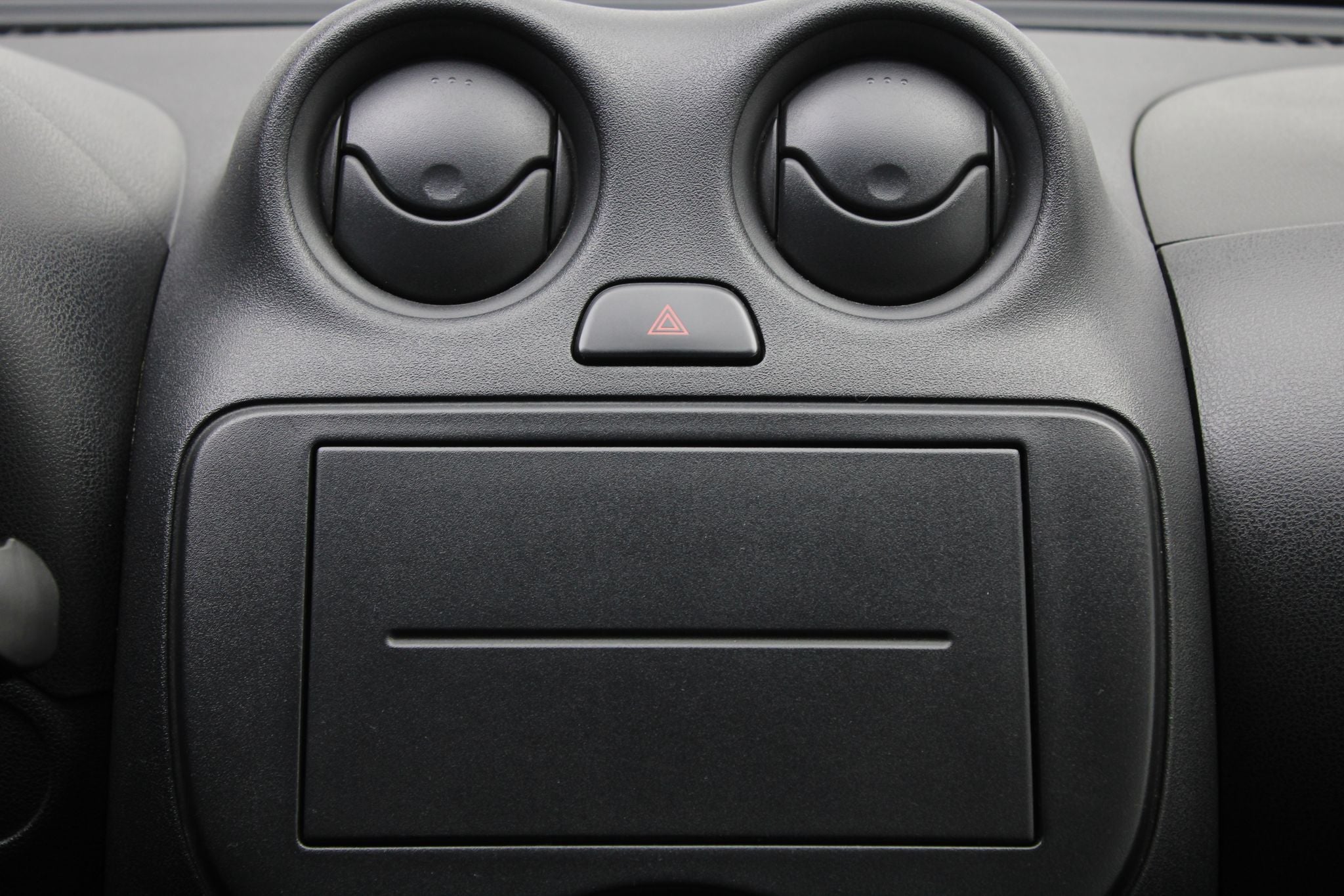 2022 Nissan V-Drive 1.6 A/C Mt