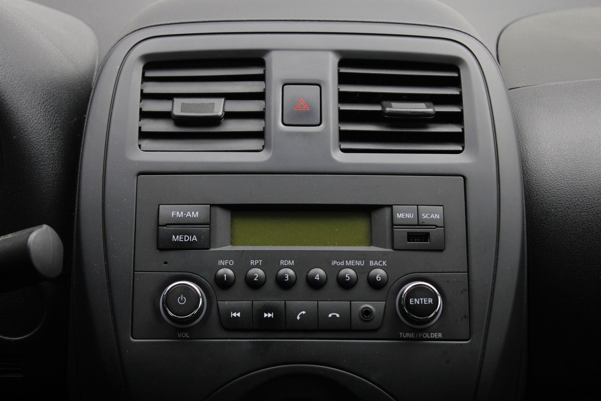 2024 Nissan V-Drive 1.6 A/C Mt