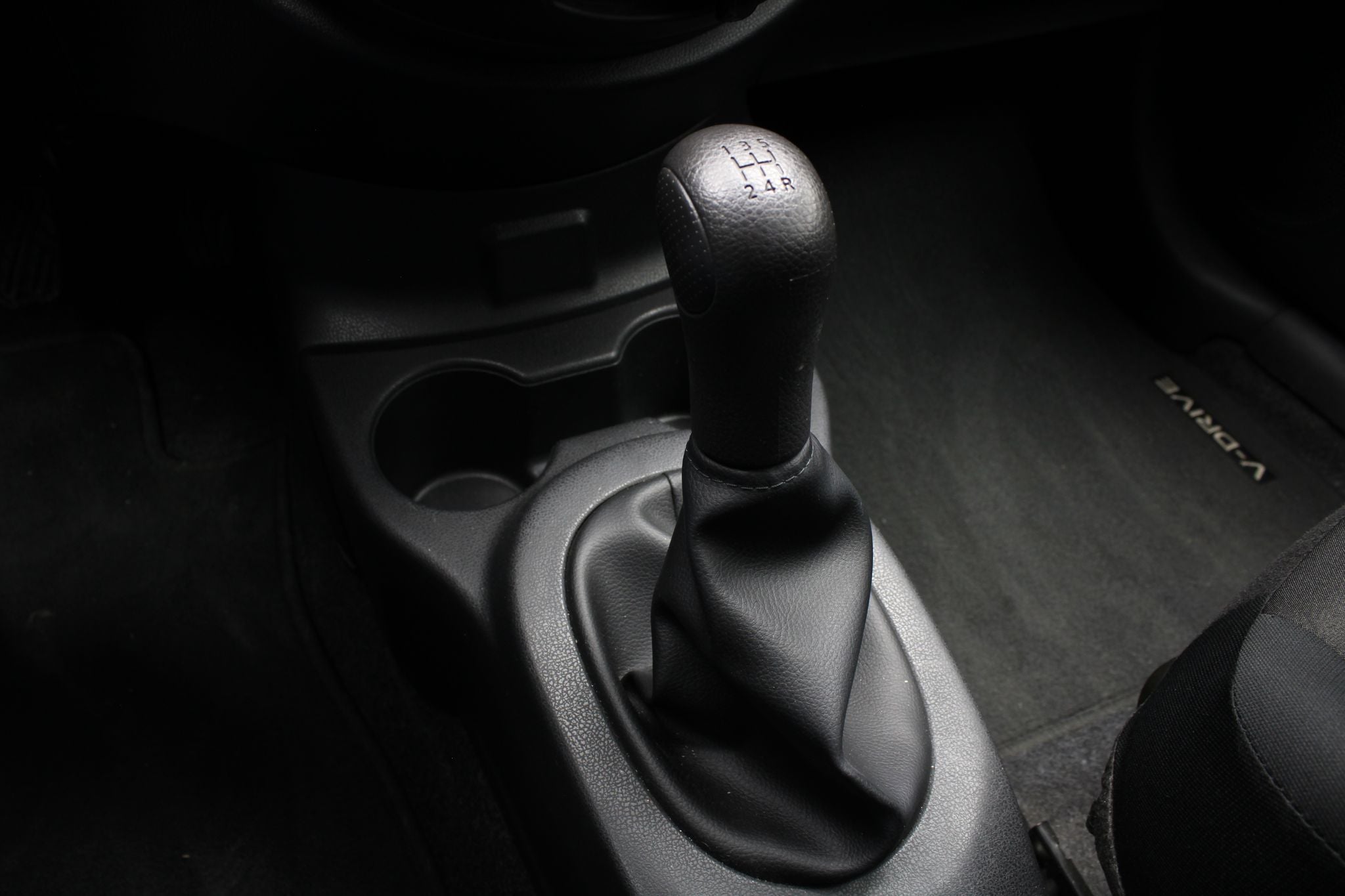 2024 Nissan V-Drive 1.6 A/C Mt