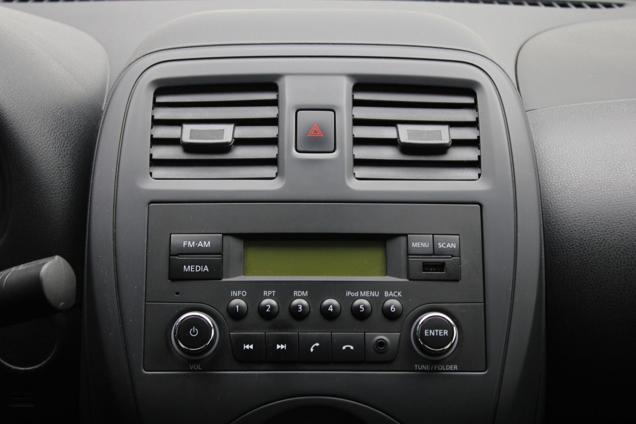 2024 Nissan V-Drive 1.6 A/C Mt