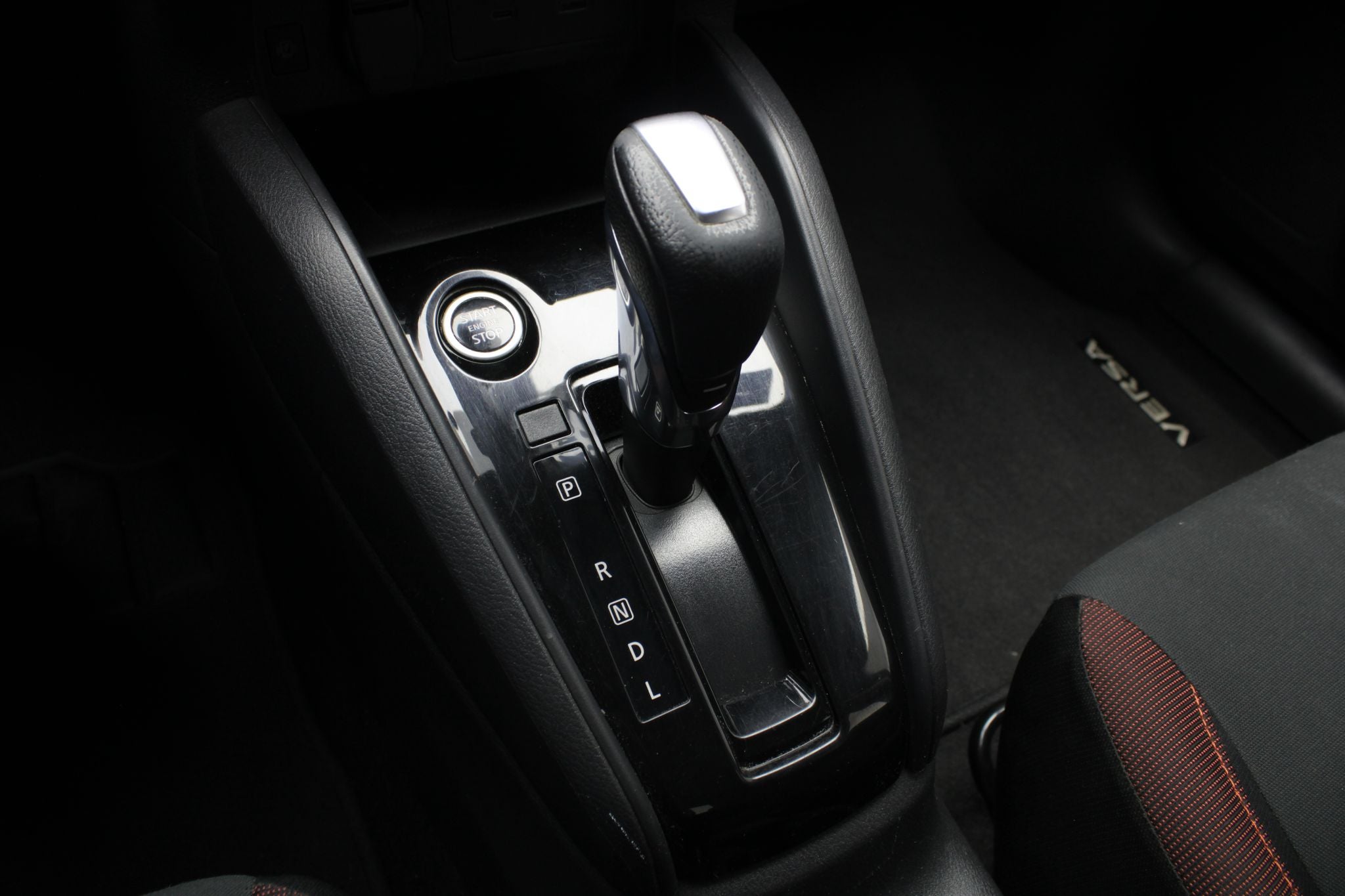 2023 Nissan Versa 1.6 Sr At