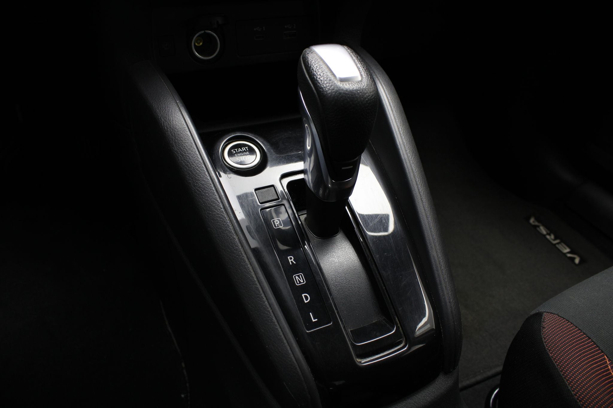 2023 Nissan Versa 1.6 Sr At
