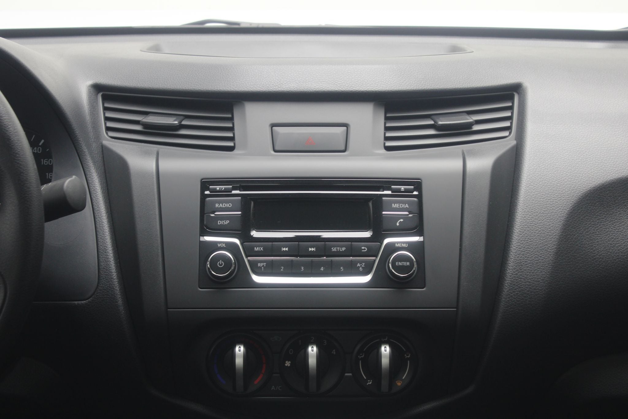 2024 Nissan NP300 2.5 Pick Up AC Mt